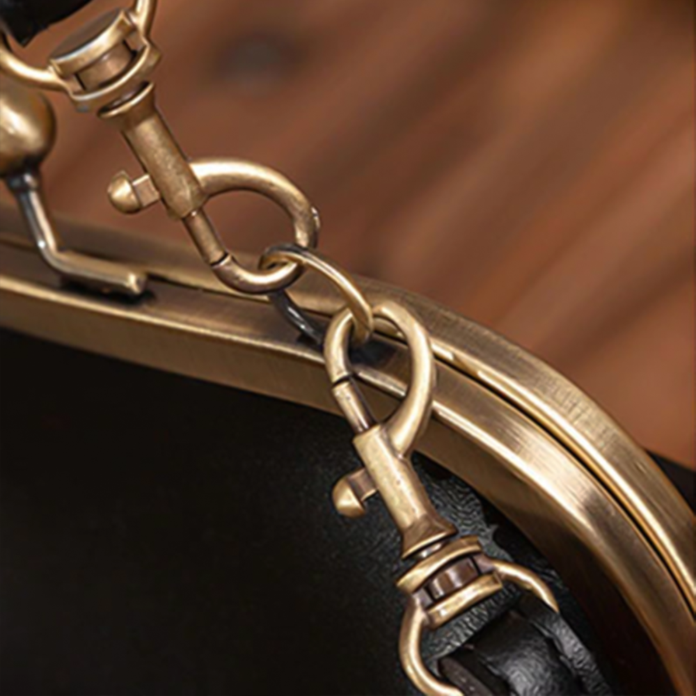 Vintage Kiss-Lock Bag - Retro Chic Essential
